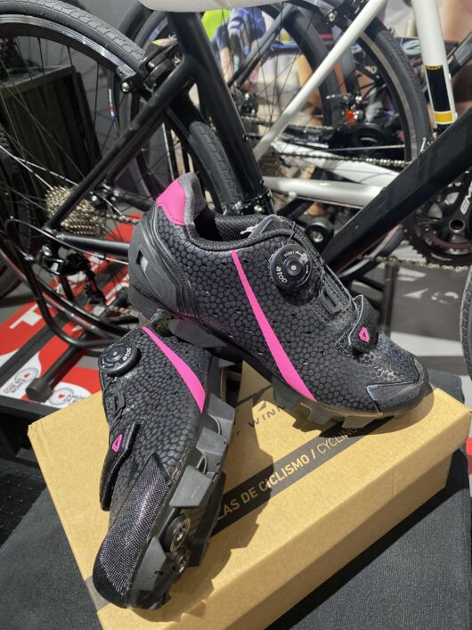 ZAPATILLA MTB GW FRANJAS ROSADAS